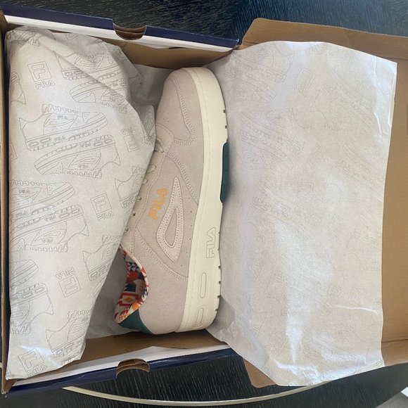 FILA NEW IN BoX Original Men’s LNX-100 leather beige 10.5 - Picture 2 of 2